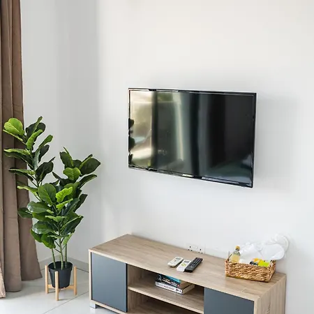 Quattro Center Ap 501b 아파트 라르나카